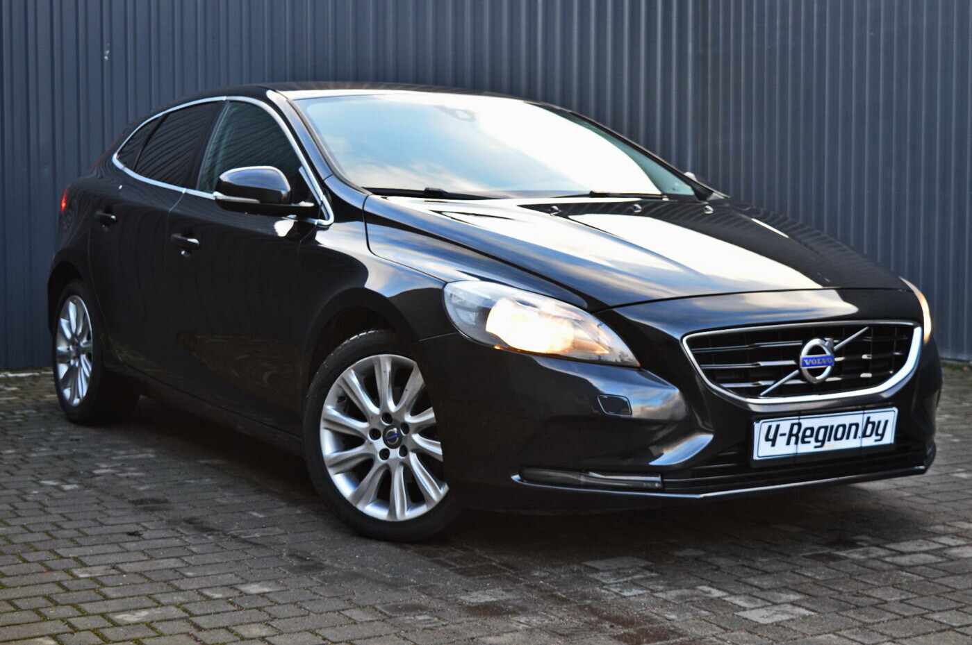 Volvo V40 II