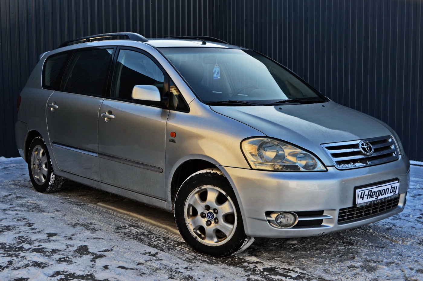 Toyota Avensis Verso I 7 мест